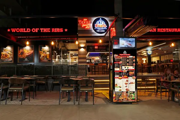 Dakota grill & Bar