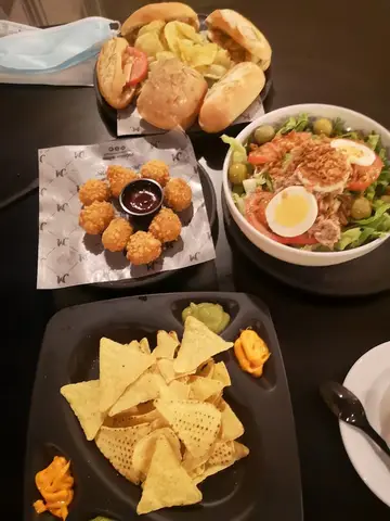 Gru Pemata 100 Montaditos