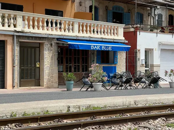 Bar Blue