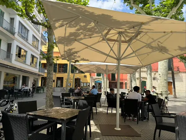 Daniel Locher Vaumar Cafè