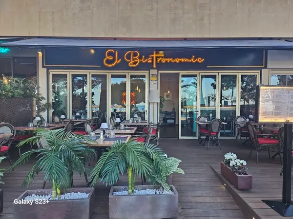 Le Ptit Bistrot Le Petit Bistrot