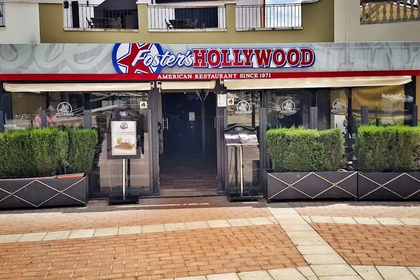 Jacek Dopierała Foster's Hollywood