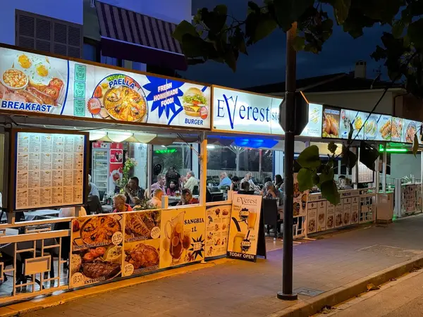 Everest Steak House & Pizzeria Everest