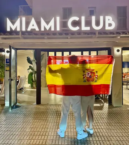 Miami Club - Lounge Sports Bar Bar