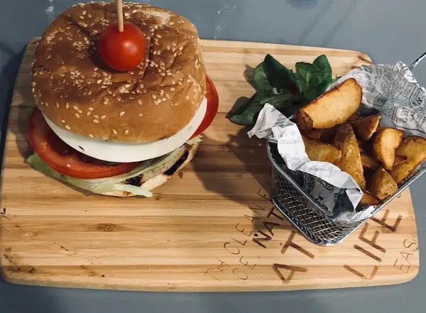 Sandra Mendiburu Red Burger