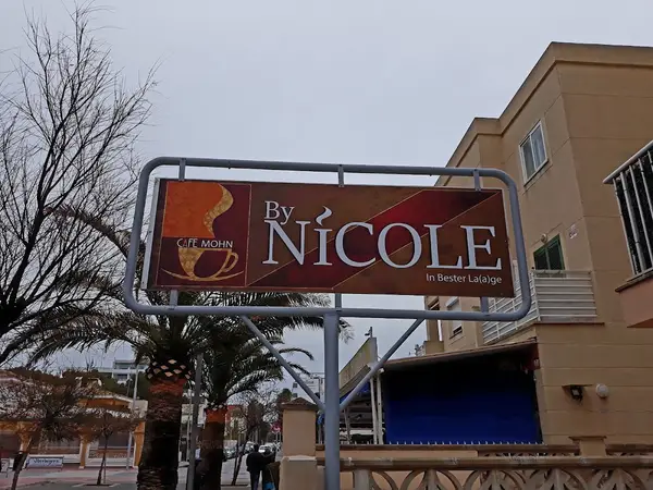 By Nicole Cafe Mohn By Nicole Cafe Mohn