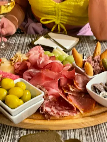El Bodegon de Luis