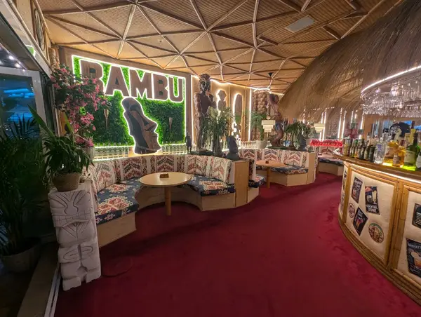 Laura Richart Polinesian Bar Bambu